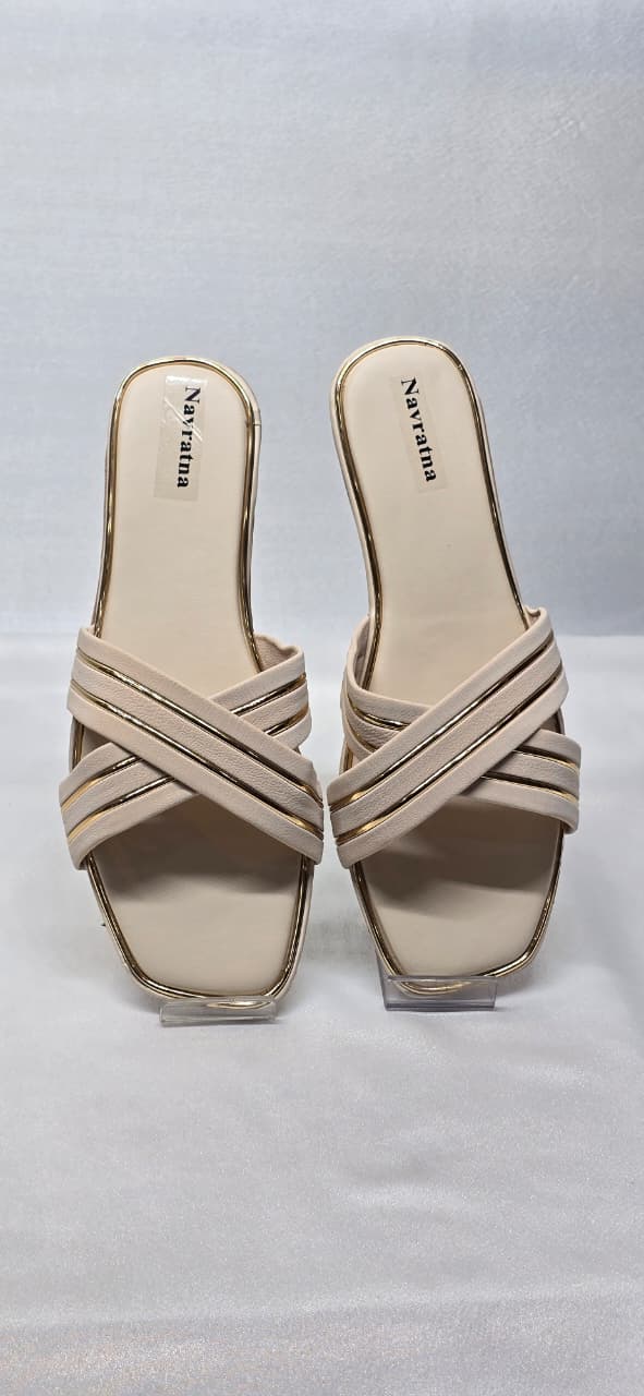 CASUAL FLAT