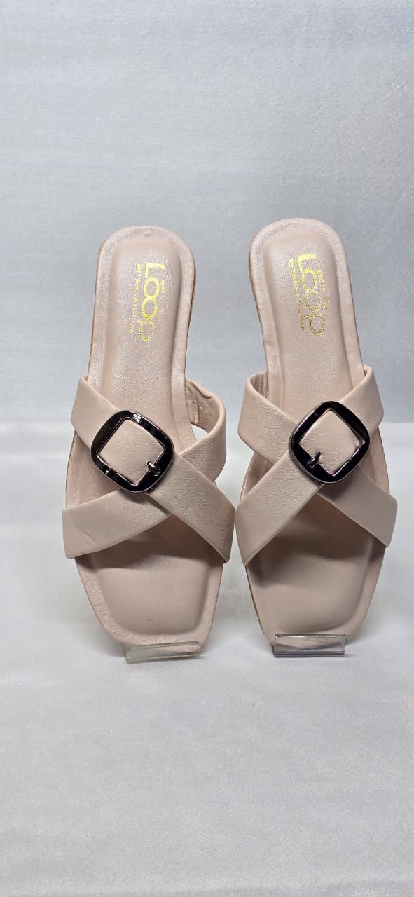 CASUAL FLAT