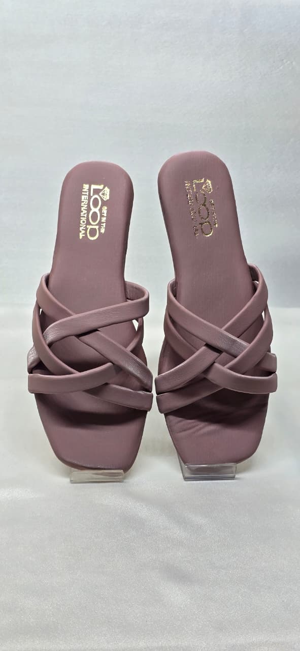 CASUAL FLAT