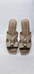 CASUAL FLAT