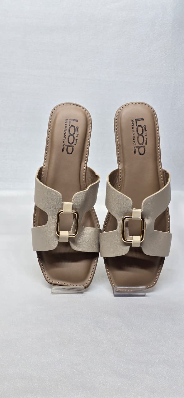 CASUAL FLAT