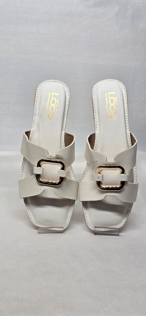 CASUAL FLAT