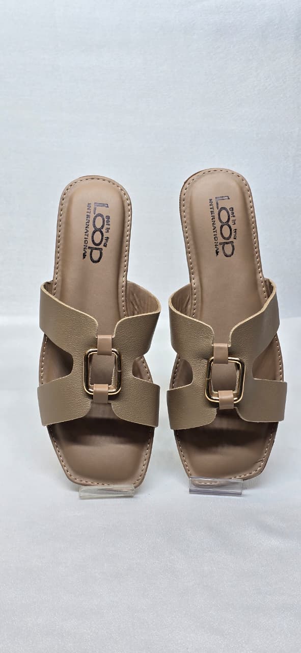 CASUAL FLAT