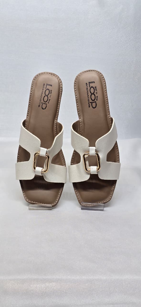 CASUAL FLAT