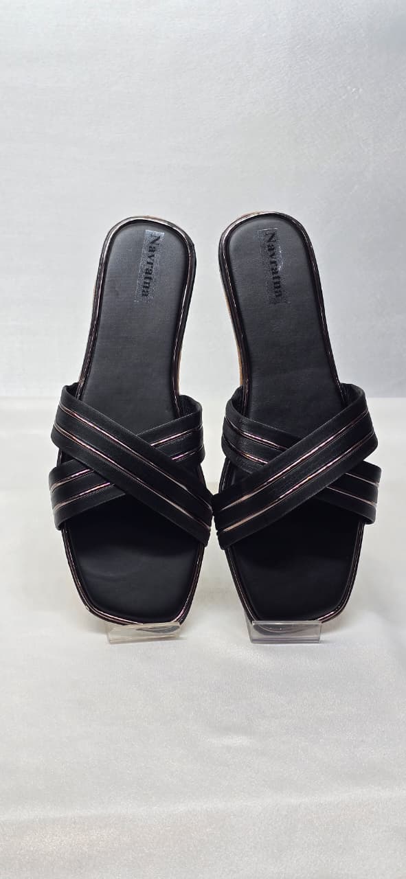 CASUAL FLAT